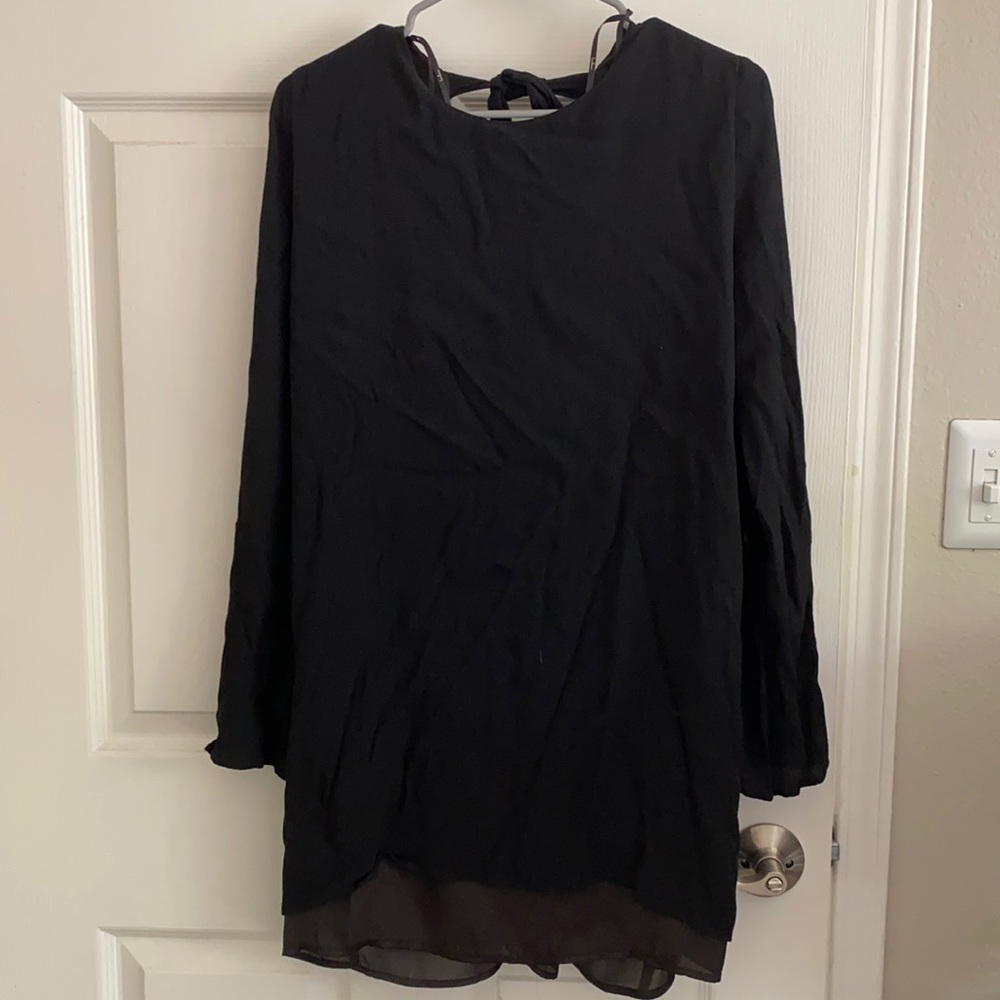 Lulu’s black Dress - low back, flare sleeve